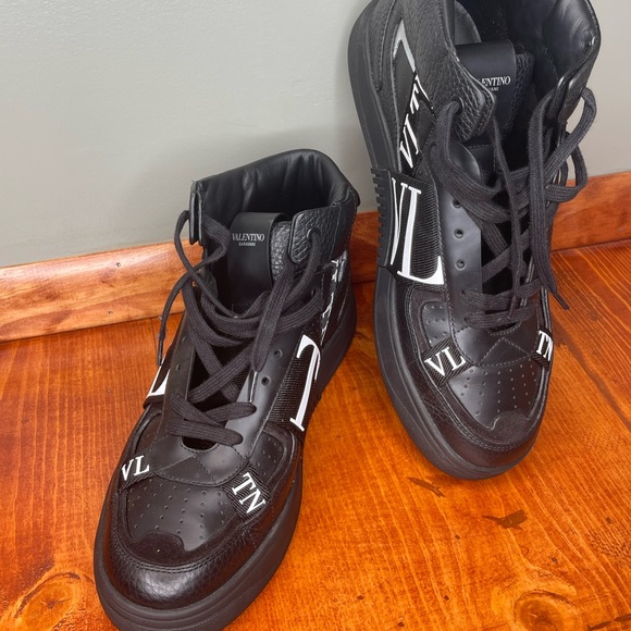 Valentino Garavani men 11.5, pre-owner looks like new and is authentic - Picture 2 of 3